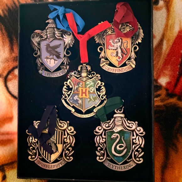 🎄HARRY POTTER ornaments! All 4 houses and Hogwarts. Never used in box - Picture 11 of 15